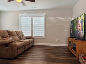 TV - Base Camp! Gateway to Southport, 35. min from ILM. Pets Ok, 25 min from Beach (Southport)