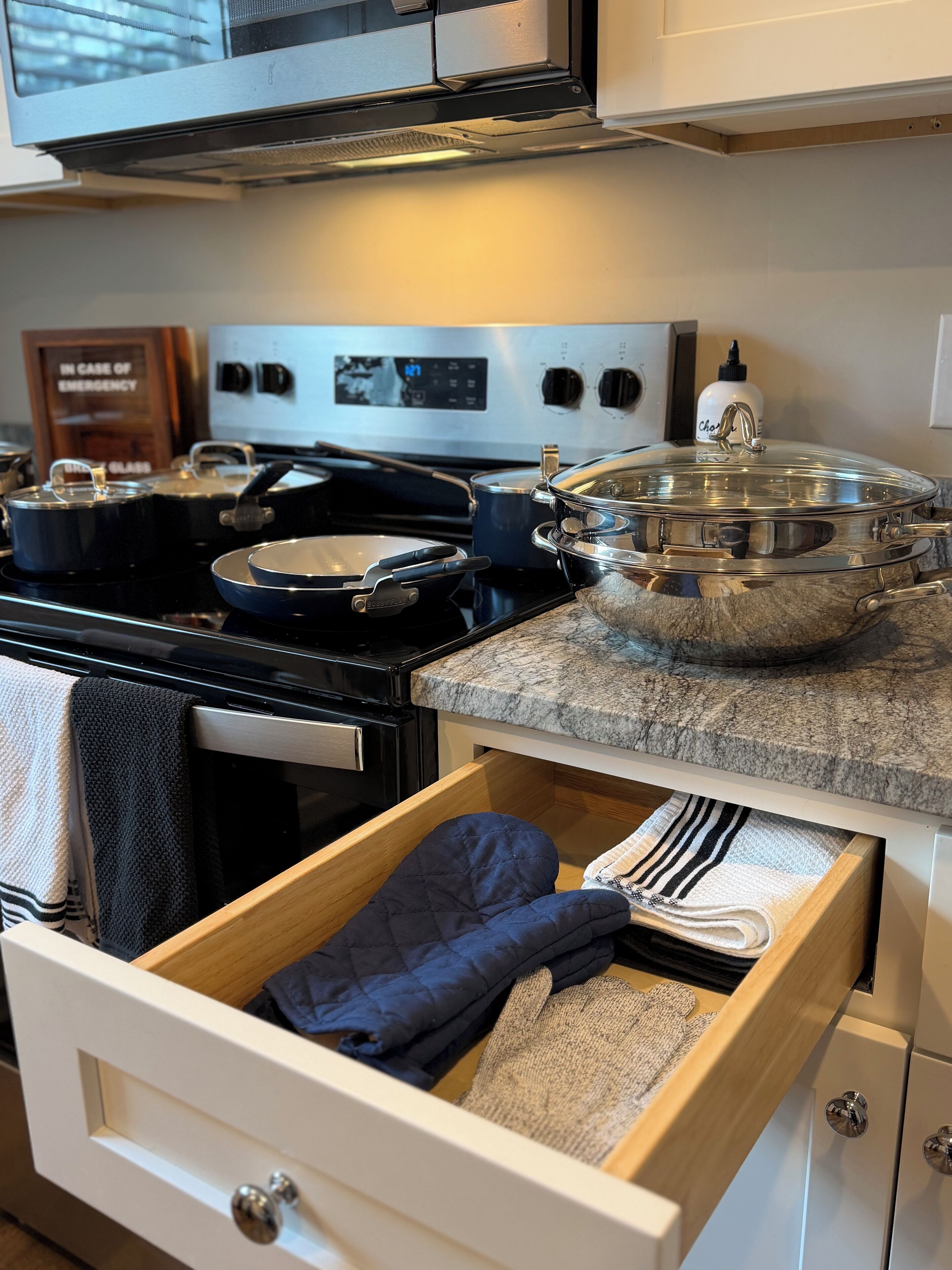 Mikrowelle, Ofen, Herdplatte, Geschirrspüler