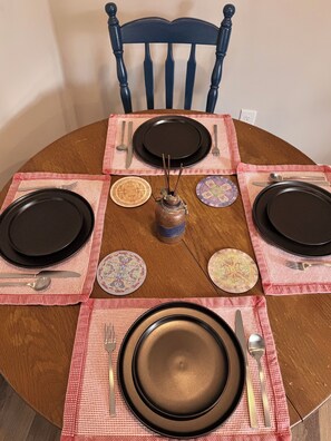 Dining - Base Camp! Gateway to Southport, 35. min from ILM. Pets Ok, 25 min from Beach (Southport)