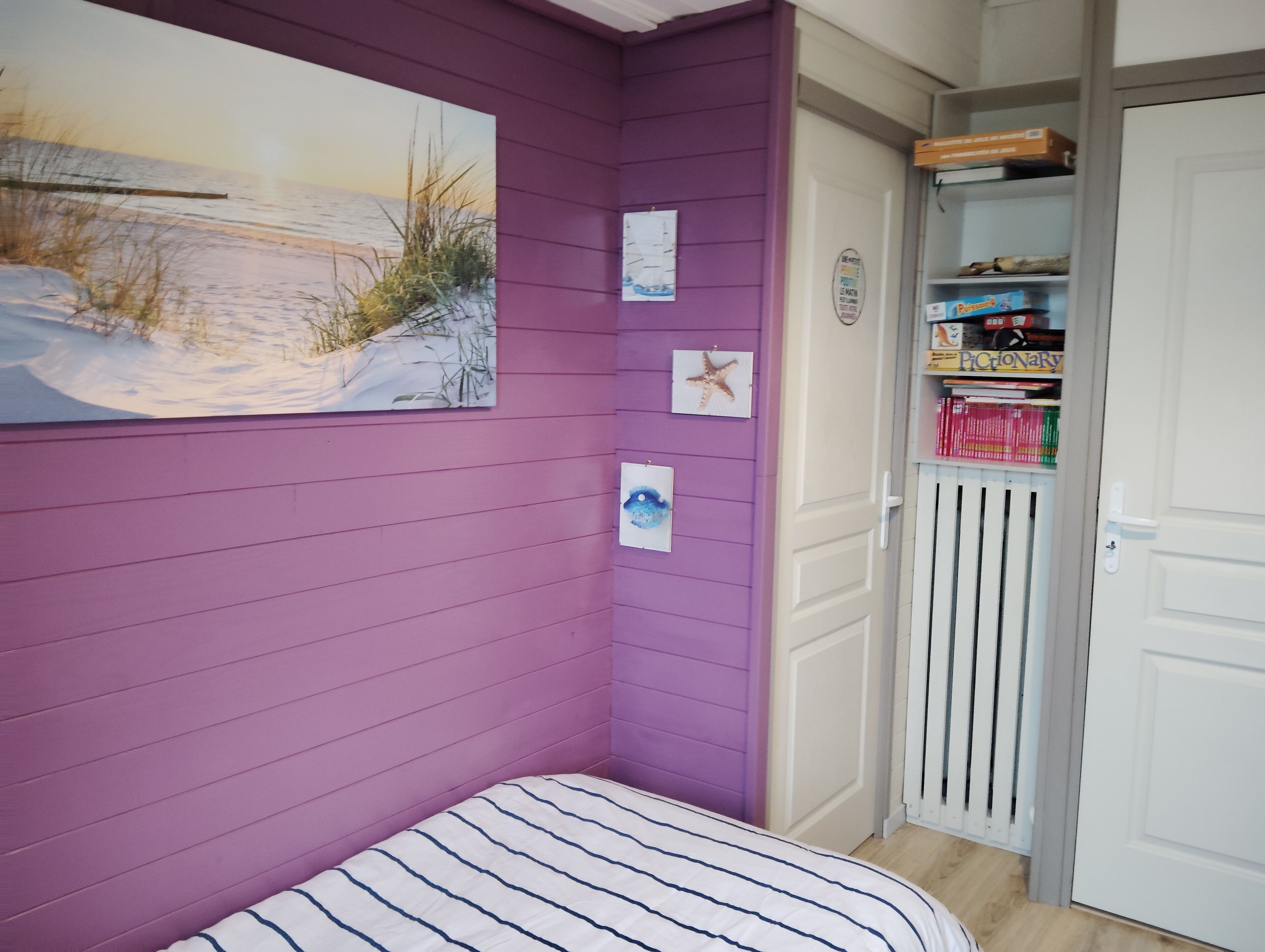 3 bedrooms, desk, iron/ironing board, travel crib