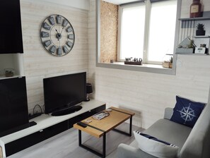 Smart-TV, Kamin, Bücher