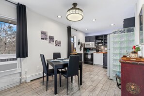 A modern kitchen with a microwave, oven, and a glass-fronted cabinet. - Old Town Condo Near CSU | Pool, Sauna, Gym & Bikes (Fort Collins)