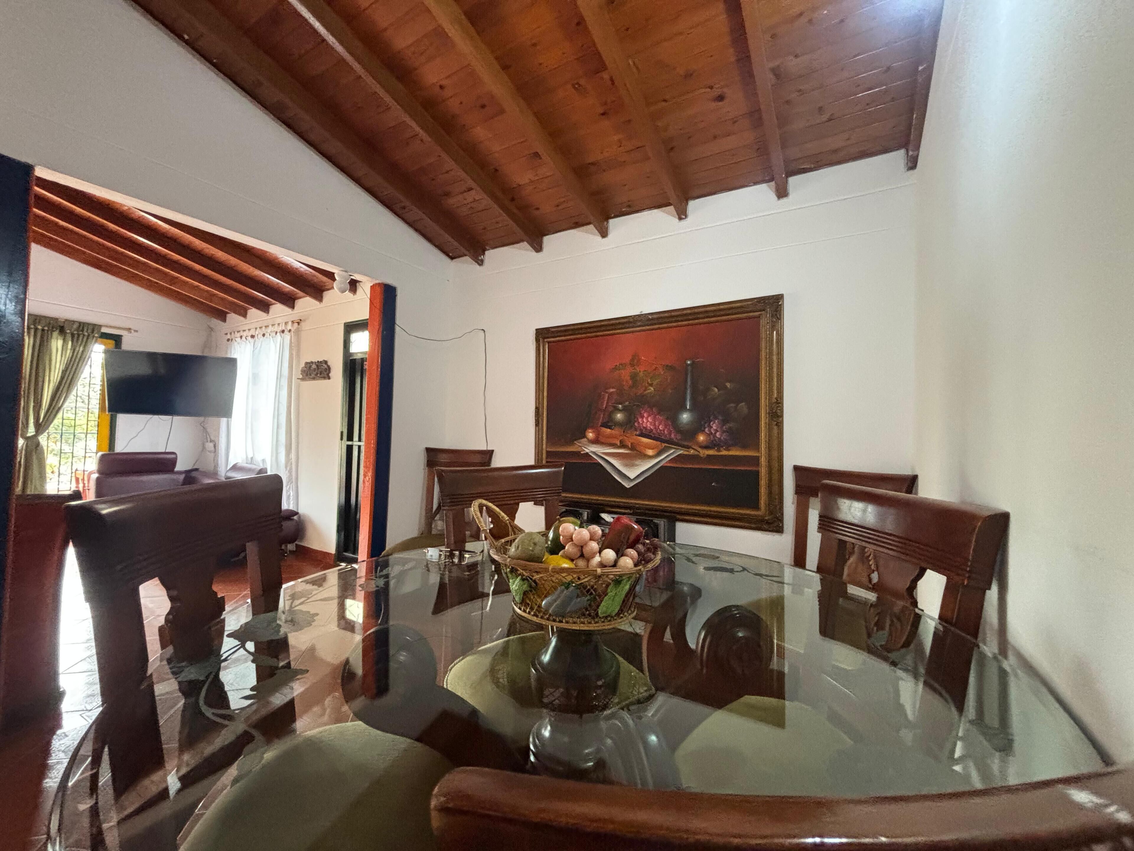 Family Apartment, Partial Lake View | Dining room