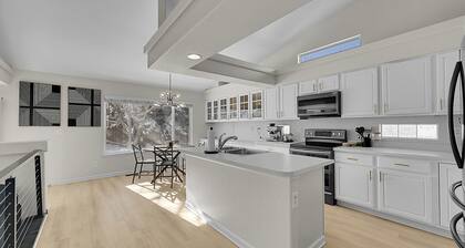 Welcome to your Denver Getaway!
Stay in a cozy modern 3- Bedroom 2.5-Bath Home.