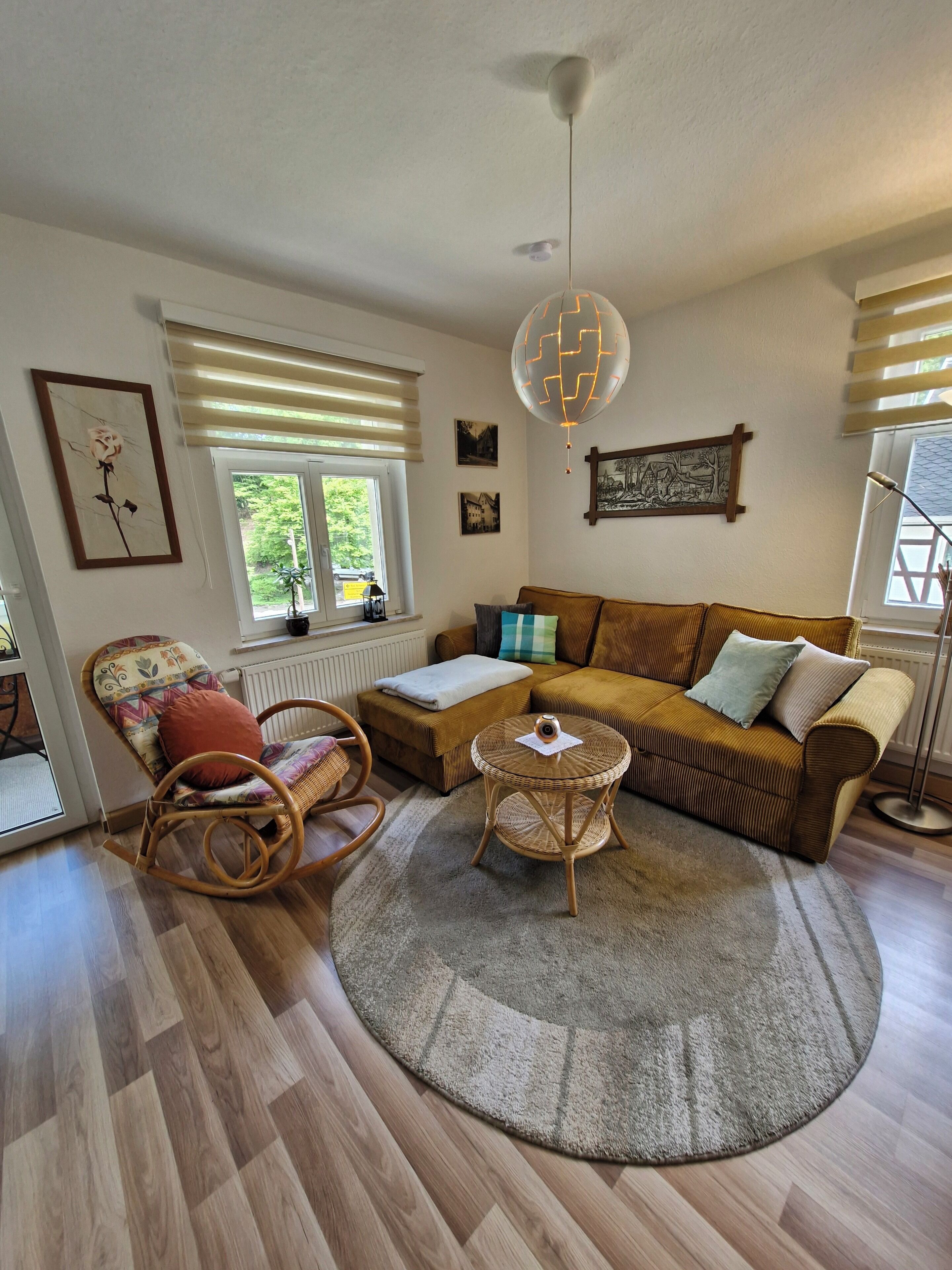 TV connectée, table de tennis de table, livres