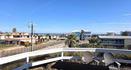 BSI 107-Studio Sleeps 2 Adults/2 Kids, Walk to Beach, Pool, Ocean Views, Dogs OK