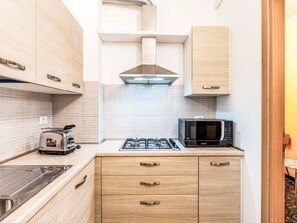 Fridge, oven, dishwasher, cookware/dishes/utensils - Holiday Home by Interhome (Diano Marina)