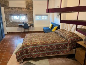 Iron/ironing board, WiFi, bed sheets - Charming Old Town Apartment with Stunning City Views (Panamá)