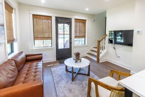 Living area - Beach Fun Carriage House (Santa Rosa Beach)