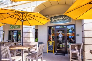 Outdoor dining - Beach Fun Carriage House (Santa Rosa Beach)