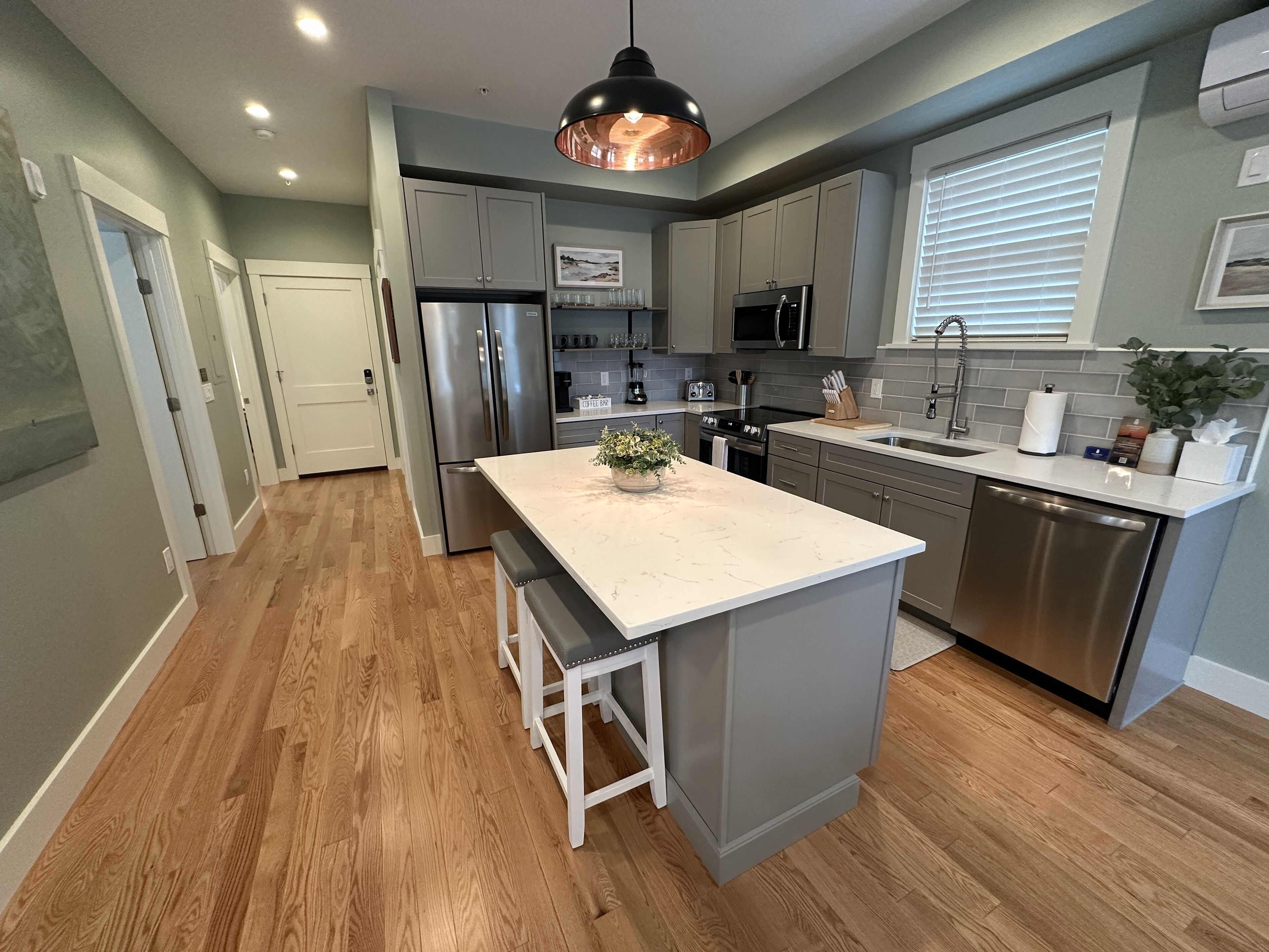 Réfrigérateur, micro-ondes, four, lave-vaisselle