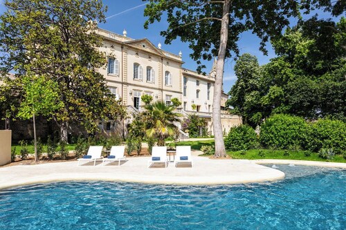 Château de Collias - 8 rooms - 3 Shows -Swimming pool - Park - Uzès-Pont du Gard