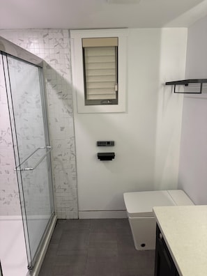 Shower, hair dryer, bidet, towels - Modern Room with Luxurious Furniture & Amenities-Centrally Located (Brooks)
