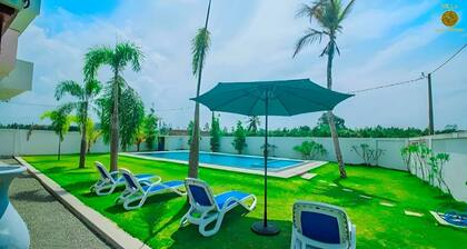 Villa Noble Horizon - Tranquil 2-Bedroom Green Retreat Near the Sea