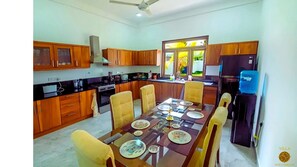 Dining - Villa Noble Horizon - Tranquil 2-Bedroom Green Retreat Near the Sea (Uragasmanhandiya)