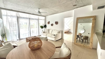 Paradise apartment 2 bedroom / 2 Baths with parking in vibrant Miami