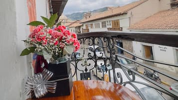 Standard Room, Balcony, City View | Property grounds