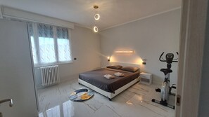 Iron/ironing board, WiFi, bed sheets - Casa Adelaide close to MM3 Family sized new apartment (Milano)