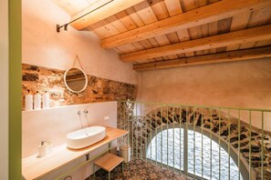 Deluxe Double Room | Bathroom