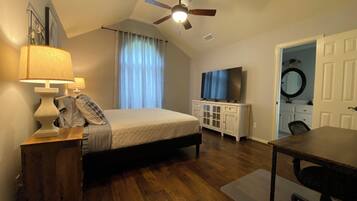 4 bedrooms, desk, iron/ironing board, free WiFi