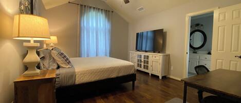 4 bedrooms, desk, iron/ironing board, free WiFi