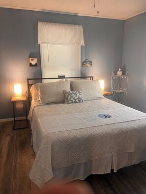 2 bedrooms, iron/ironing board, free WiFi, bed sheets - Blue Moon Bungalow in serene Bullard on Lake Palestine (Bullard)