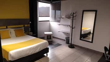 Kahden hengen deluxe-huone, kaupunkinäköala | Ilmainen Wi-Fi, pääsy pyörätuolilla