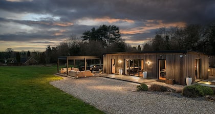 The Tractor Shed - Luxury Cottages