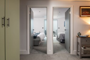 3 bedrooms, iron/ironing board, WiFi - The Tractor Shed - Luxury Cottages (Belbroughton)