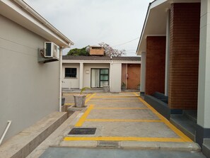 Familie appartement, patio, uitzicht op binnenplaats | Exterieur