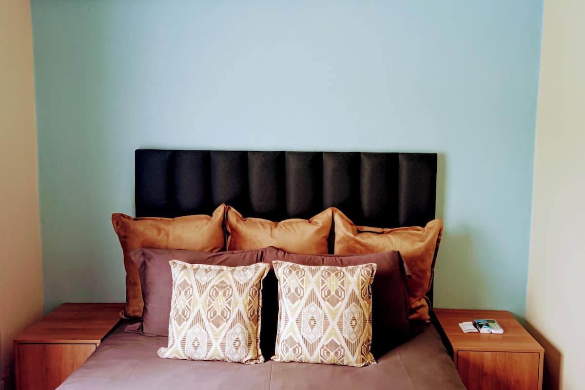 Ferros/tábuas de passar roupa, Wi-Fi de cortesia, roupa de cama