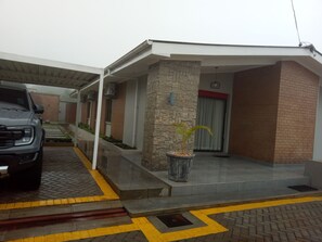 Front of property - Studio Stay at Lucas Place (Blantyre)