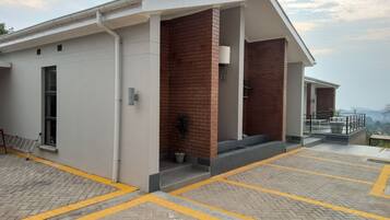 Standaard appartement, patio, uitzicht op binnenplaats | Exterieur