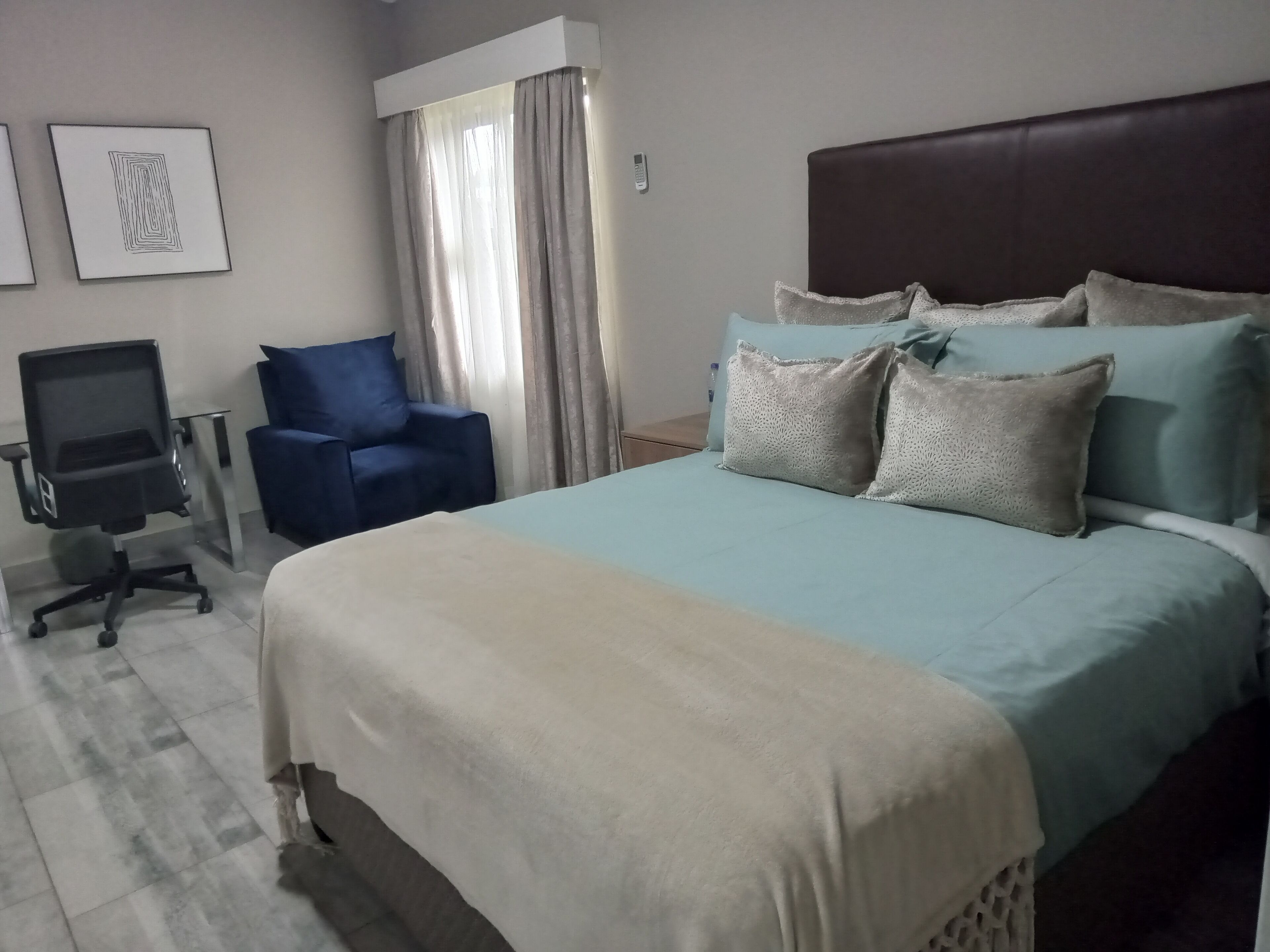 Familie appartement, terras, uitzicht op de binnenplaats | Een strijkplank/strijkijzer, gratis wifi, beddengoed