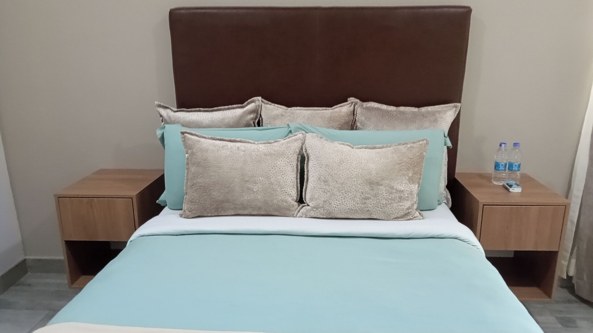 Fer et planche à repasser, Wi-Fi gratuit, draps fournis