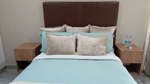 Iron/ironing board, free WiFi, bed sheets - Studio Stay at Lucas Place (Blantyre)