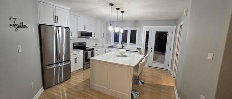 Mikrowelle, Ofen, Herdplatte, Geschirrspüler