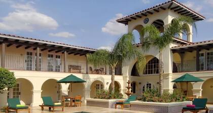 4 Double Suite with Pools, Hot Tub & Bar, Close to Rio Grande & Local Shops