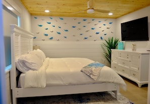 WiFi, bed sheets - Perfect Beach Escape- Charming 1 Bedroom Condo Just Steps From The Sand (Bradenton Beach)