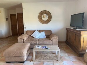 อพาร์ทเมนท์สำหรับครอบครัว, วิวหุบเขา | บริเวณนั่งเล่น