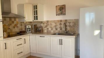 Family Apartment, Valley View | Private kitchen