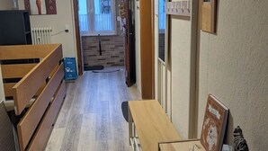 A room with a wooden bench, a desk, and a chair. There is a window with a view of a balcony. - Quietly situated in the Lahn-Dill mountains (Bad Endbach)