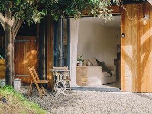 Terrace/patio - Rustic-Chic Barn with Private Hot Tub & Valley Views (Swimbridge)