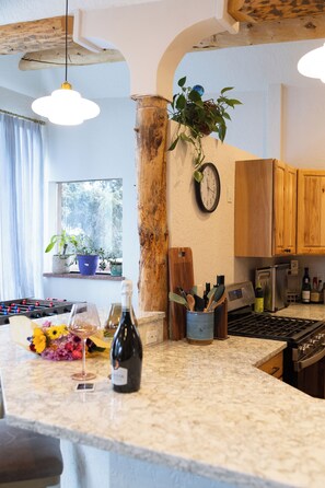 Microondas, horno, parrilla de estufa y lavavajillas 