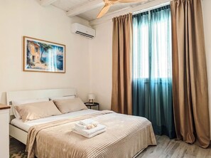 2 chambres, bureau, fer et planche à repasser, accès au Wi-Fi (inclus)