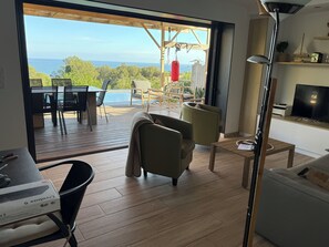 Living area - Renovated villa with pool, sea view and 24m2 self-contained studio (Roquebrune-sur-Argens)