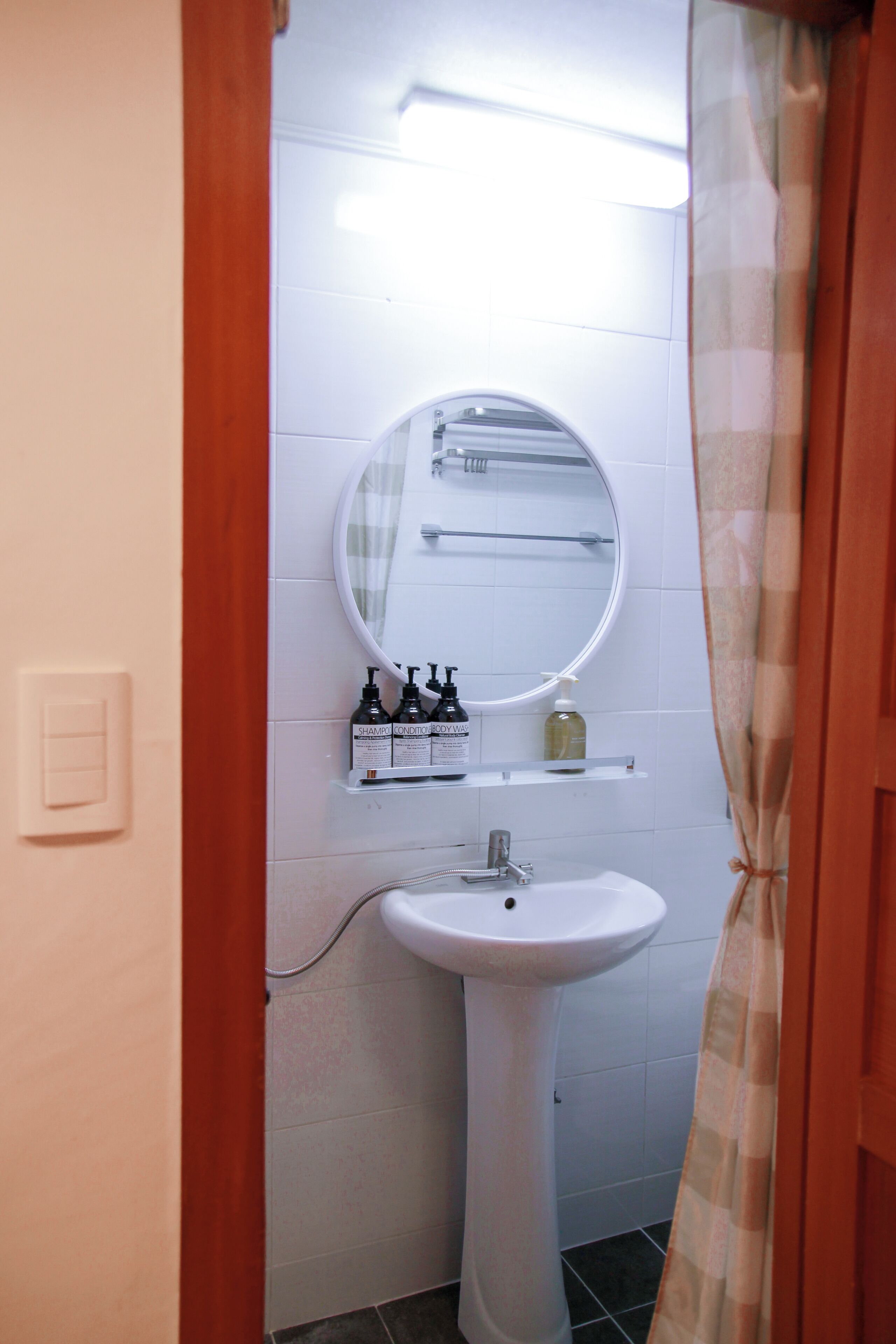 Traditional Double Room | Bathroom | Shower, hair dryer, slippers, electronic bidet