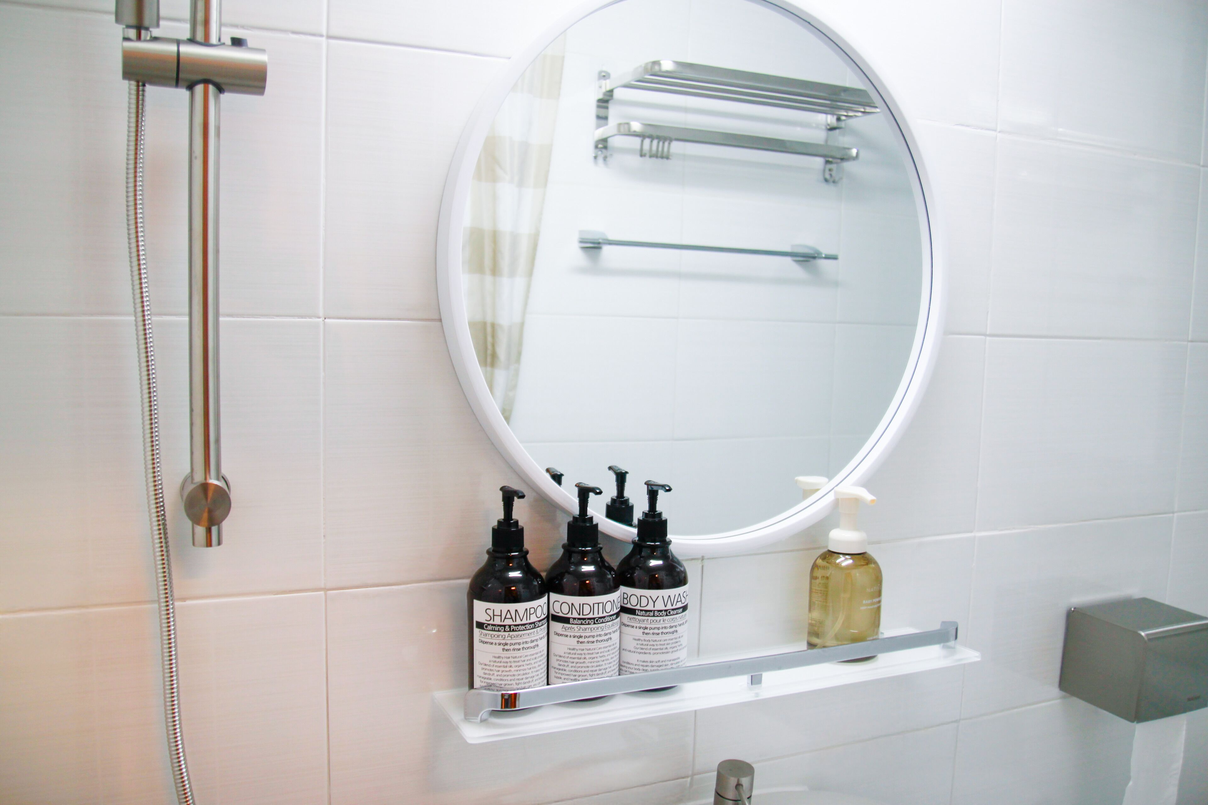 Traditional-Doppelzimmer | Badezimmer | Dusche, Haartrockner, Hausschuhe, Toilette mit elektrischem Bidet