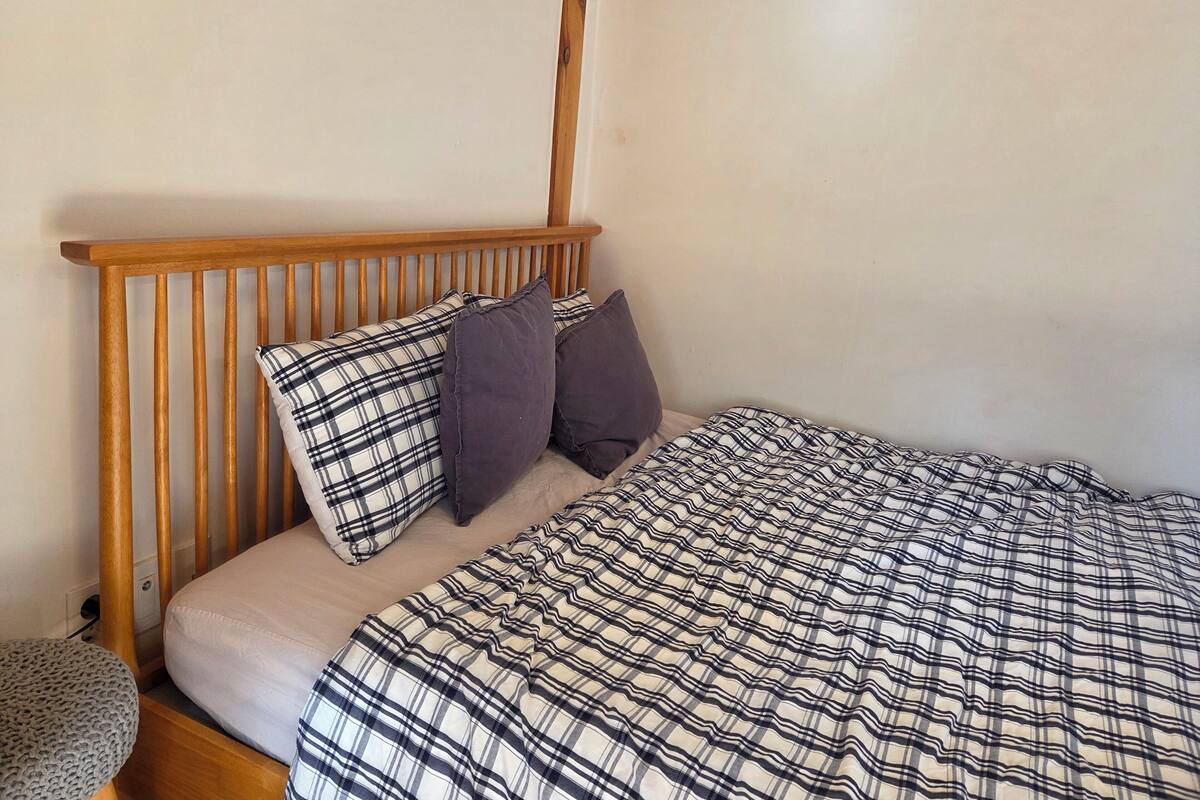 Verdunkelungsvorhänge, Bügeleisen/Bügelbrett, kostenloses WLAN