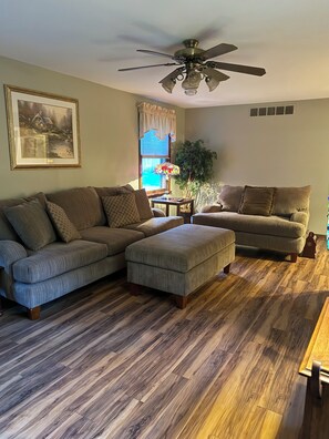 Living area - Forever Wild and Spacious 4BR House in Penfield (Rochester)
